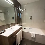 Aroi Hotel 4*