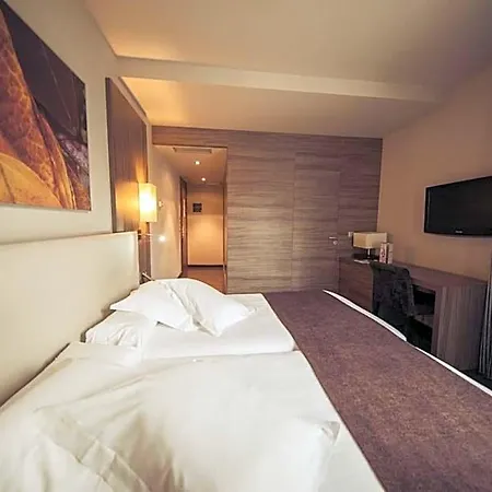 Aroi Hotel 4*